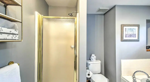 Коттедж Beautiful Carriage House in Downtown Jackson!