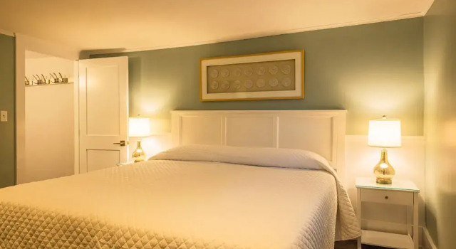 Апартаменты Eagle House Motel