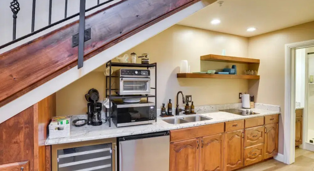 Апартаменты Studio w/ Fireplace: Walk to Downtown Cedar City!