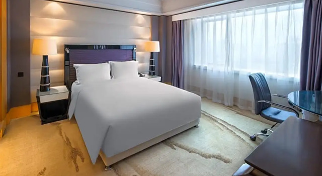 Двухместный люкс Crowne Plaza Chengdu City Center by IHG