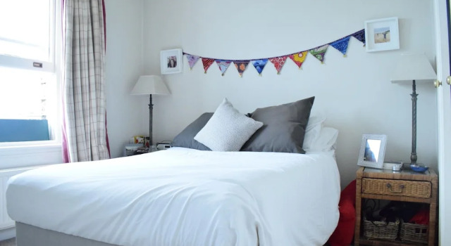 1 Bedroom Chelsea Flat With Balcony