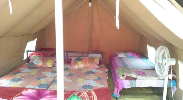 Кровать в общем номере Mornis Camp and Resort
