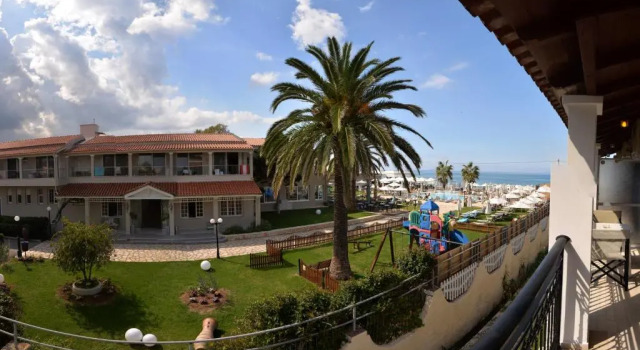 Апартаменты с 2 комнатами с частичным видом на море Filorian Hotel Apartments
