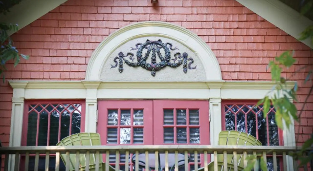 Люкс с балконом Iron Horse Inn