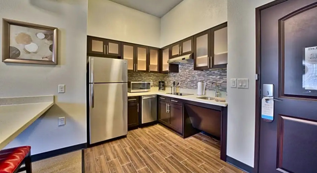 Четырёхместный люкс c 1 комнатой Staybridge Suites Lubbock South by IHG