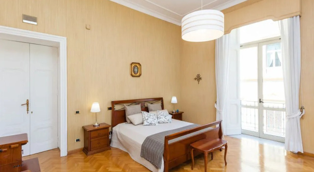 Al Maschio Angioino - Castel Nuovo, Buchen Sie Hotel Plebiscito Neapel