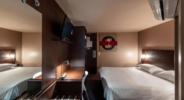 Четырёхместный номер Standard Noemys Valence Nord - hotel restaurant