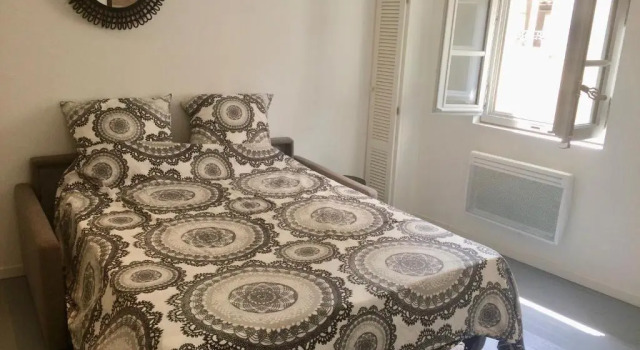 Апартаменты Joli studio avec terrasse, coeur historique - protocole sanitaire strict