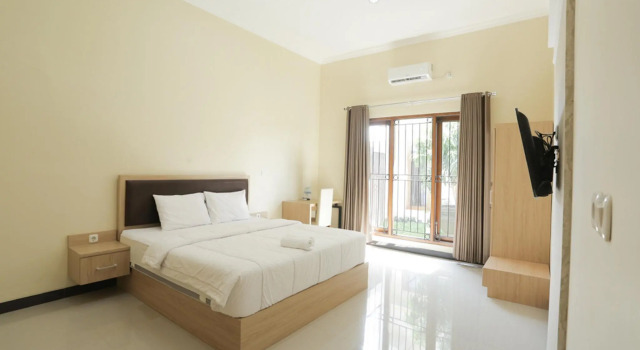 IDR Green Guest House Syariah RedPartner, Boek Pension Solo. Central Java