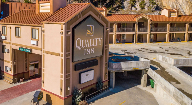 Quality Inn Keystone near Mount Rushmore, Забронировать Отель Кистон Wind Cave National Park