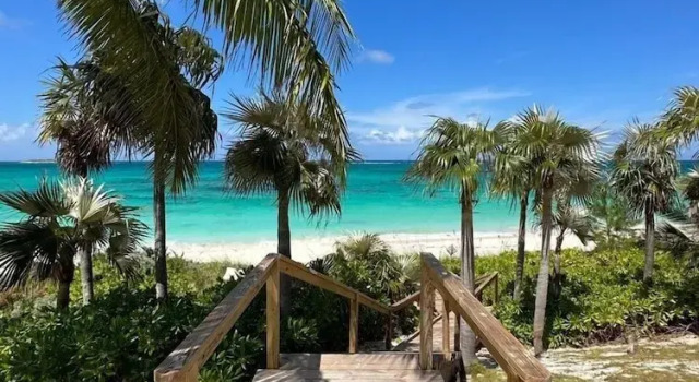 Коттедж C Breeze 4 Bedroom Home
