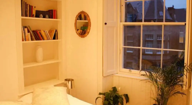 2 Bedroom Apartment With Cinema Screen Sleeps 5, Забронировать Апартаменты/квартира Мерчистон Эдинбург, рядом с Национальный музей Шотландии