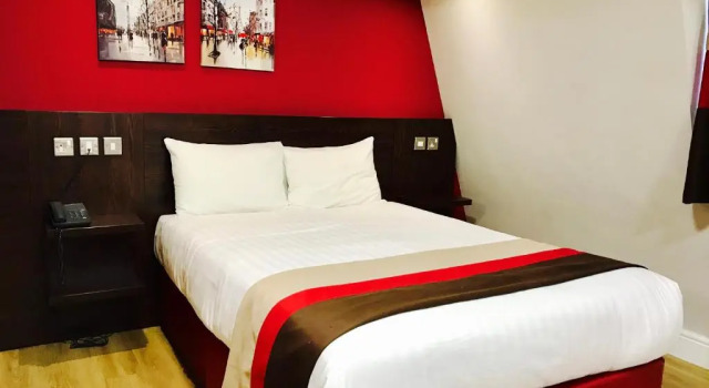 Четырёхместный номер Standard Royal Cambridge Hotel