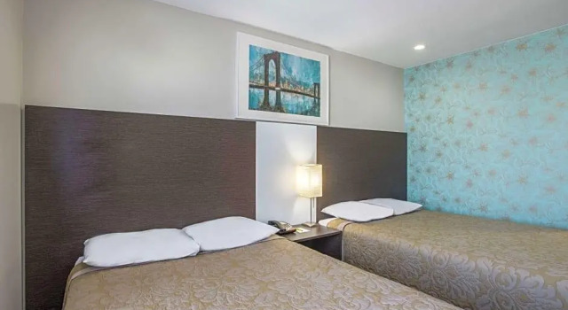 Super 8 by Wyndham Brooklyn / Park Slope Hotel