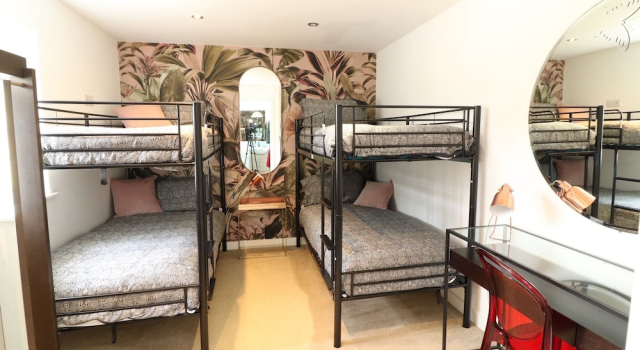 Lincoln 4-beds, Sleeps 13, Hot Tub & Pet Friendly