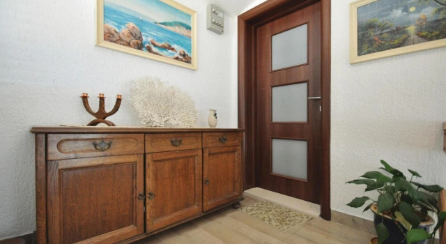 Beautiful Home in Makarska With Wifi and 4 Bedrooms