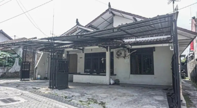RedDoorz at Berlian Homestay Malioboro Yogyakarta, Забронировать Отель Недорогие отели Нгабеин, недорого
