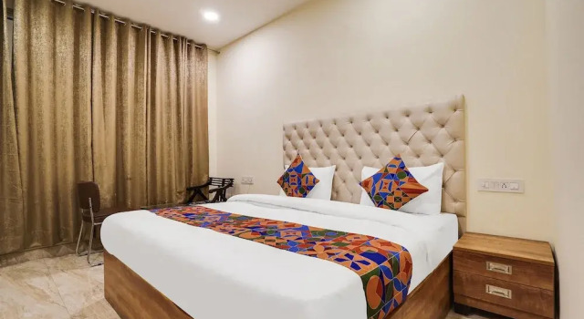 Номер Deluxe FabHotel Prime Royals Orchard