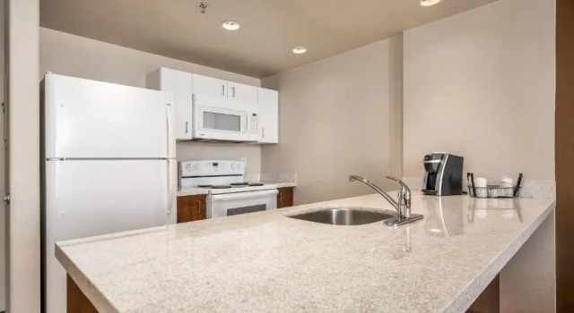 Двухместный люкс c 1 комнатой Home Inn & Suites Regina East