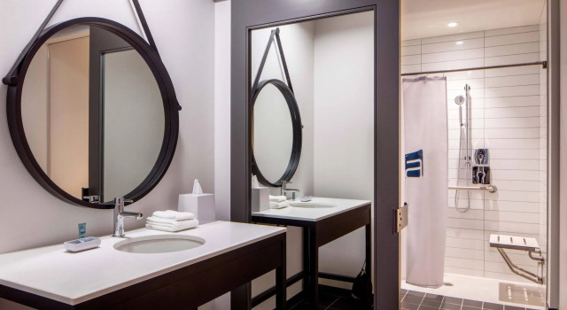 Четырёхместный номер Standard Aloft by Marriott Philadelphia Downtown