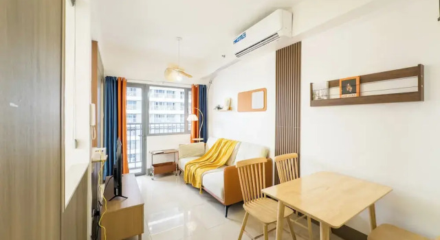 Семейный номер Standard с 2 комнатами с балконом и с видом на бассейн GemstoneBR in SMDC Fame Residences