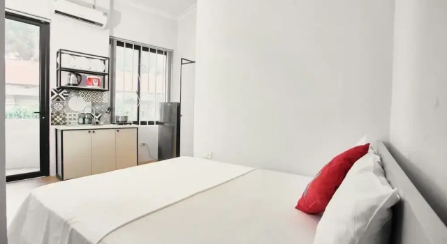 Люкс Luxury с балконом и с видом на город Eco Nest Hotel