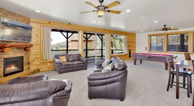 2206-golden Oak Log Cabin 7 Bedroom Home by RedAwning, Rezerwuj Hotel Big Bear Lake Stany Zjednoczone