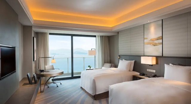 Двухместный номер Superior с балконом и с видом на море Hilton Zhoushan