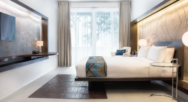 Номер Superior с балконом The Picasso Boutique Serviced Residences Managed by HII