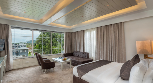 Семейный люкс Luxury с видом на озеро Hotel Grand Boulevard