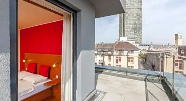 Семейный номер Standard Отель Premier Inn Frankfurt City Europaviertel