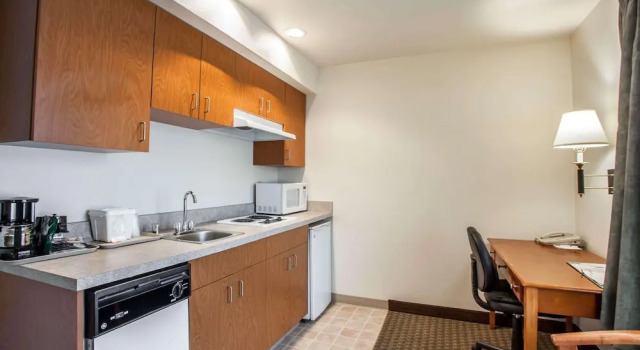 Люкс Deluxe Quality Inn & Suites Federal Way - Seattle