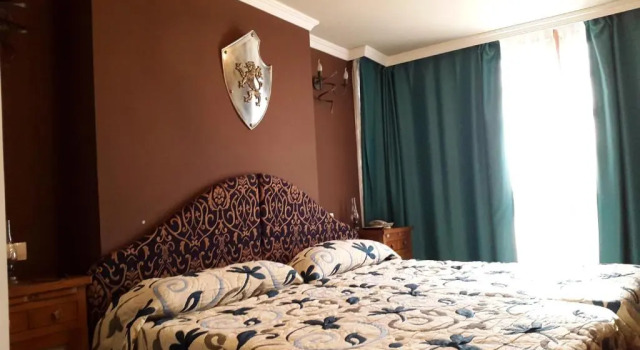 Четырёхместный номер Deluxe Hostal Medievo