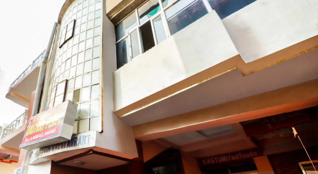SPOT ON 66601 Hotel Kasturi Plaza, Reservar Hotel Jhansi Índia