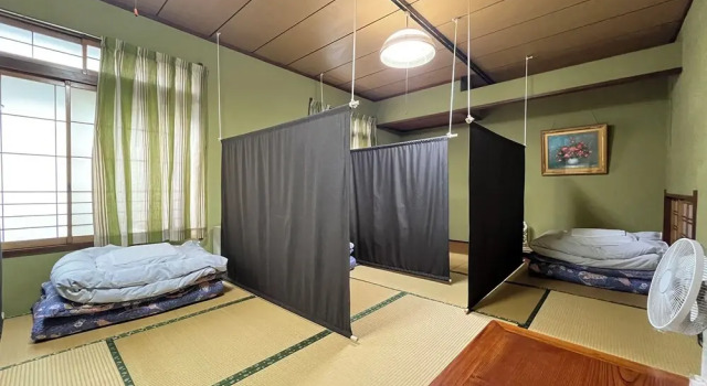Кровать в общем номере (женский номер) Matsubaya Guesthouse - Hostel