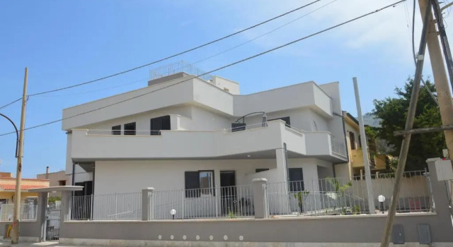 Eryx Apartments