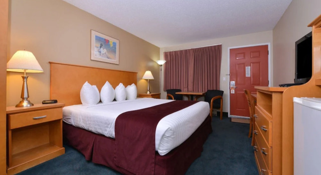Двухместный номер Standard с балконом Canadas Best Value Inn & Suites-Vernon