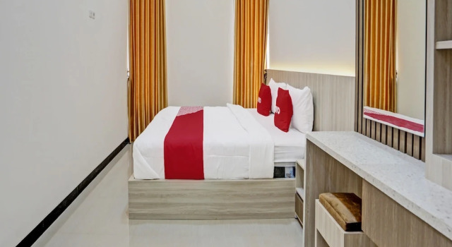 Номер Standard Kanggo Riko Family Homestay Mitra Reddoorz