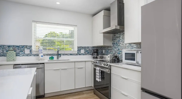 Коттедж Gorgeous Grove Contemporary Family Home