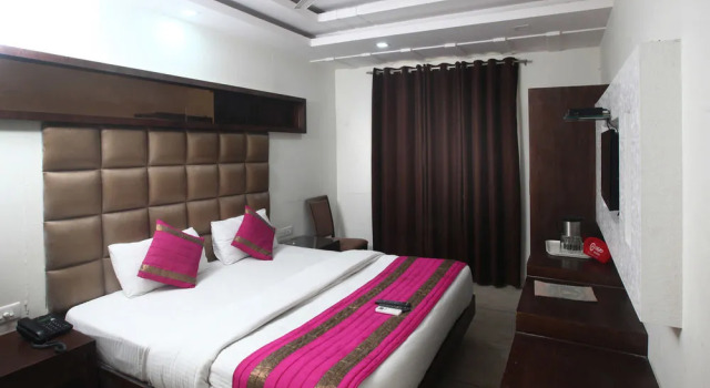 OYO Premium Paharganj, Забронировать Отель Отели Нью-Дели с завтраком, Завтраки