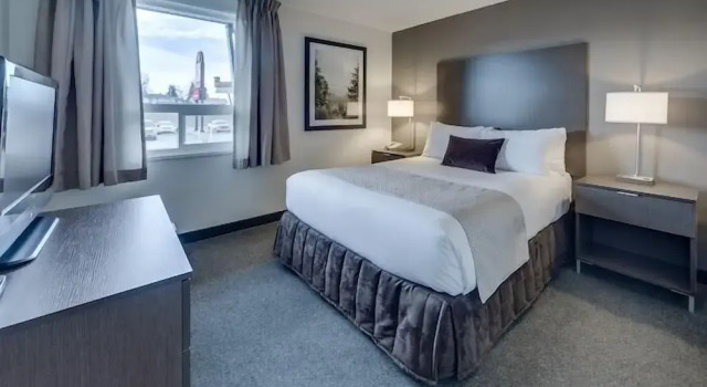 Люкс Standard Heritage Inn Hotel & Convention Centre - Pincher Creek