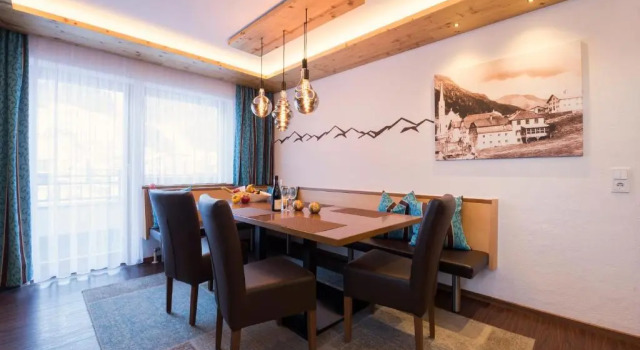 Апартаменты с 4 комнатами Hotel Garni Mirabell