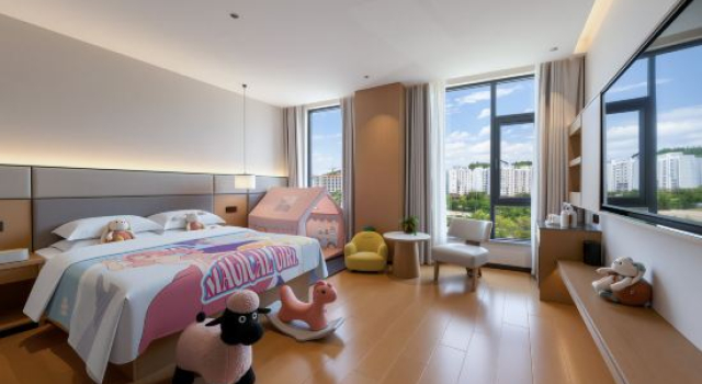 Кровать в общем номере (женский номер) Mushang Light Luxury Hotel (Wuyue Plaza Zhaotong Ancient City)
