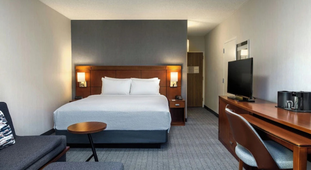 Двухместный номер Standard с балконом Courtyard by Marriott Phoenix North