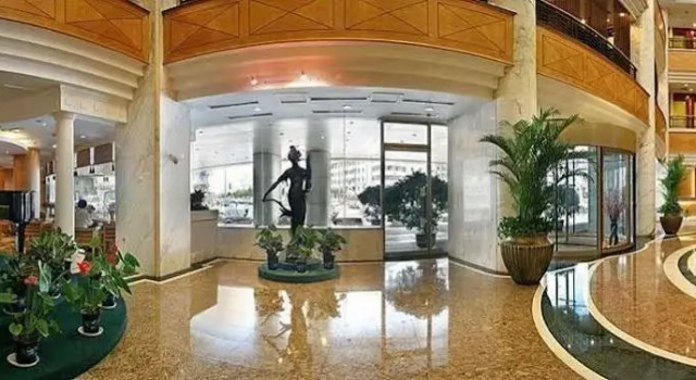Golden, Book Hotel Hotels in Liaoning with Parking, Parking