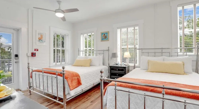 Коттедж Hibiscus House Bed Breakfast Citrus Room