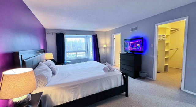 Spacious Family Home Close To Downtown With King Bed Num1, Varaa Lomakoti Ottawa 