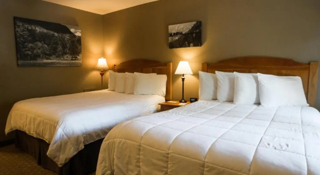Четырёхместный номер Standard с красивым видом из окна Silver Moon Inn