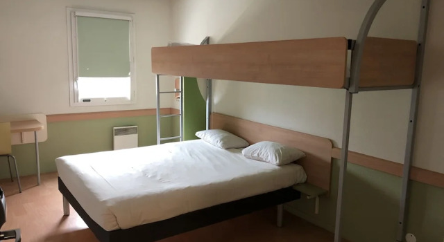 Трёхместный номер Standard ibis budget Mantes-la-Jolie