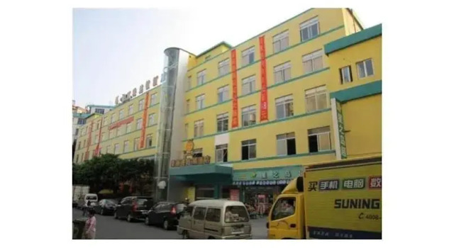 Moon Chain Hotel